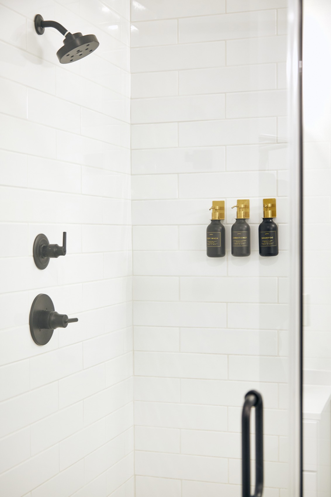 Rainshower with gold-capped toiletries