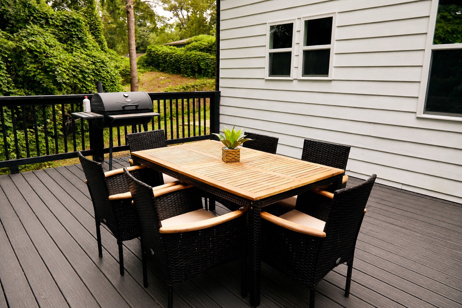 Deck Dining